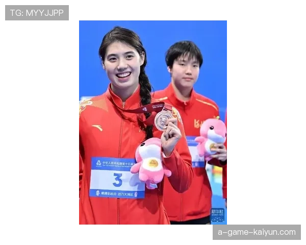 再登高峰，张雨霏开启新篇章，张雨霏登上领奖台